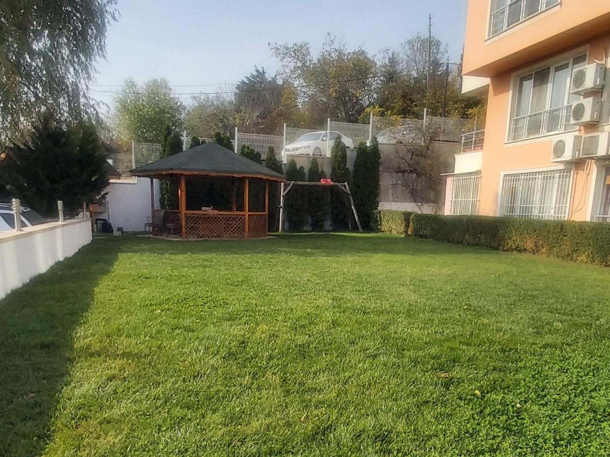 Saint Nicholas Varna Lovely 2 bedroom apartment with sunny garden Buitenkant foto